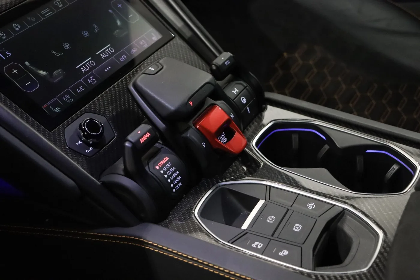 2024 Lamborghini Urus S offered by a supercar dealer in Zibido San Giacomo, Italy, photo 10 of 24