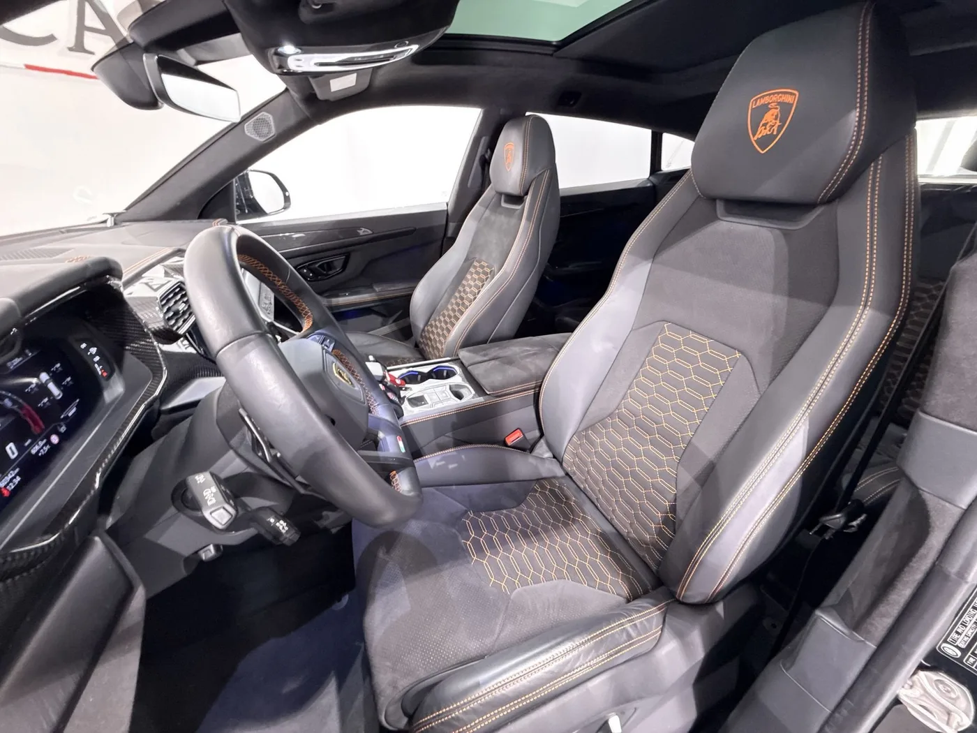 2024 Lamborghini Urus S offered by a supercar dealer in Zibido San Giacomo, Italy, photo 12 of 24