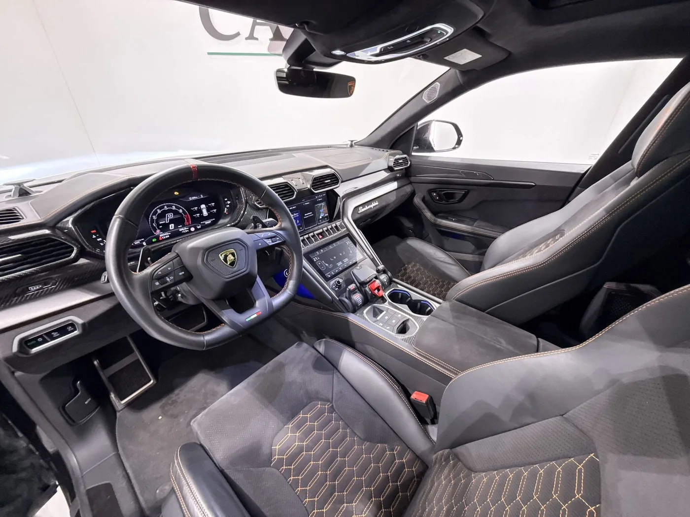 2024 Lamborghini Urus S offered by a supercar dealer in Zibido San Giacomo, Italy, photo 13 of 24