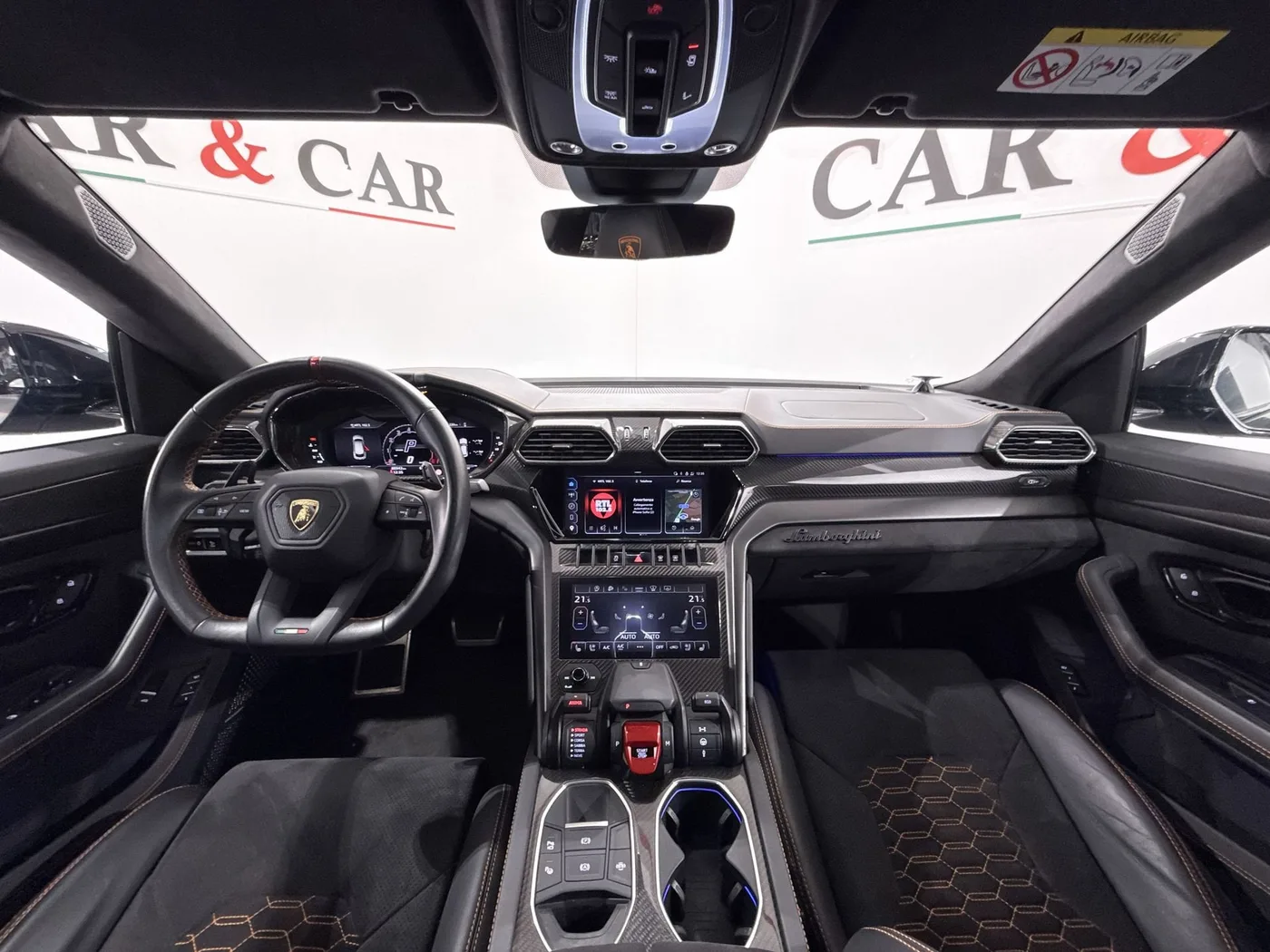2024 Lamborghini Urus S offered by a supercar dealer in Zibido San Giacomo, Italy, photo 14 of 24