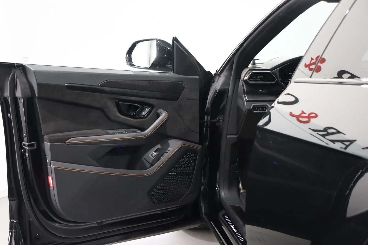2024 Lamborghini Urus S offered by a supercar dealer in Zibido San Giacomo, Italy, photo 21 of 24