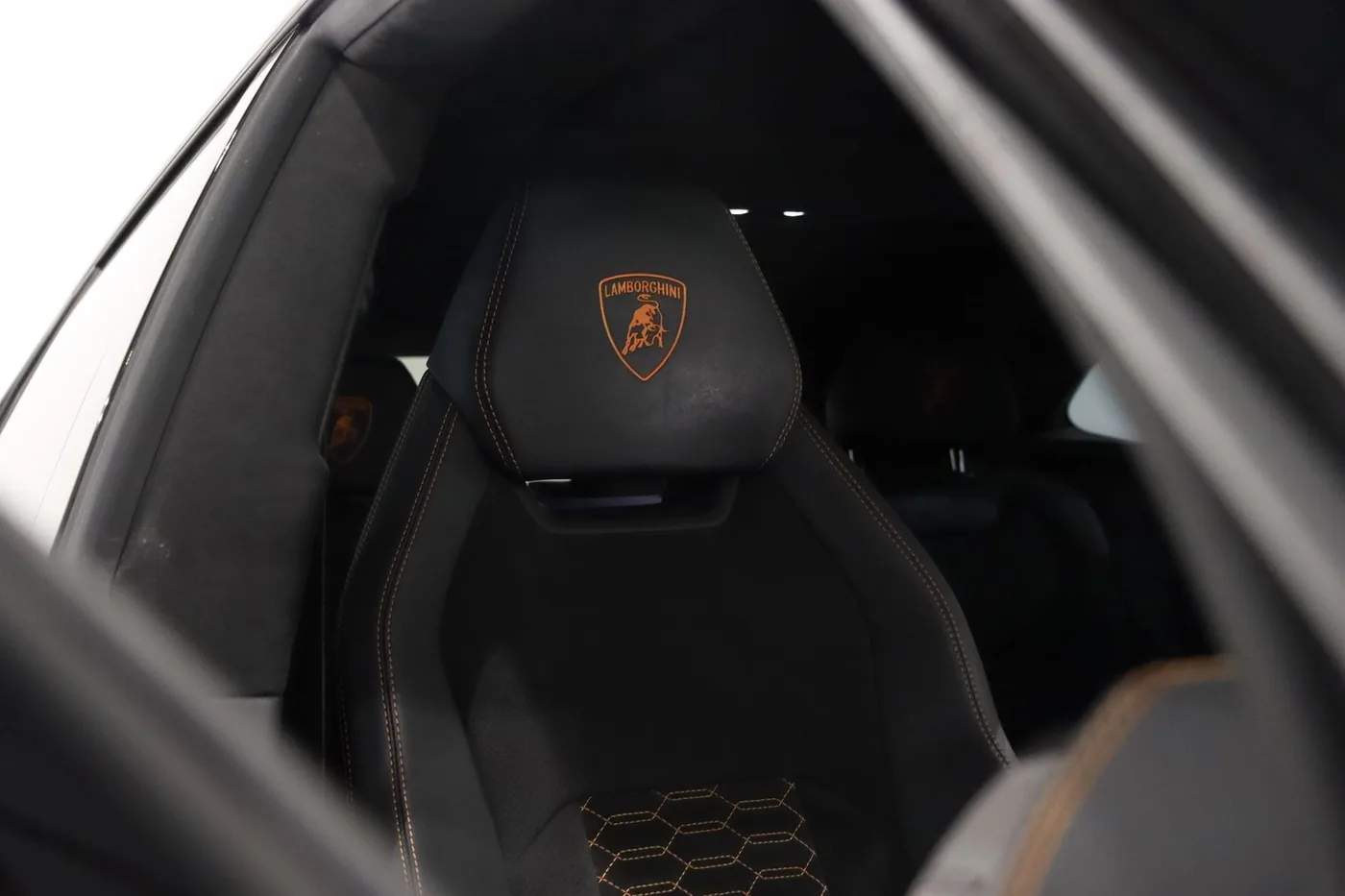 2024 Lamborghini Urus S offered by a supercar dealer in Zibido San Giacomo, Italy, photo 22 of 24
