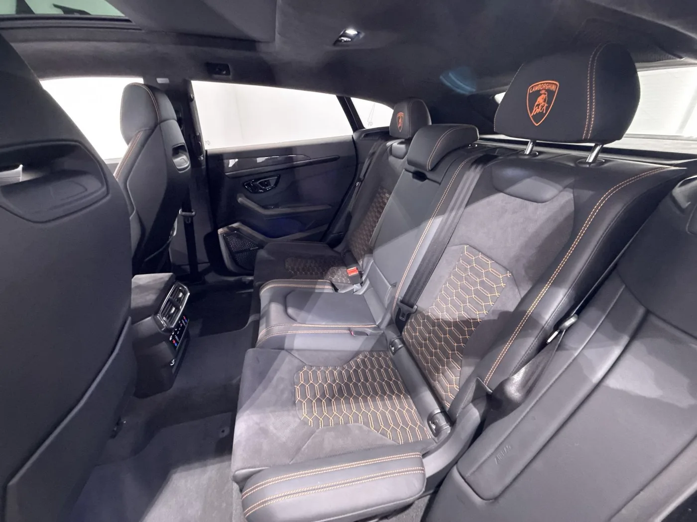 2024 Lamborghini Urus S offered by a supercar dealer in Zibido San Giacomo, Italy, photo 24 of 24