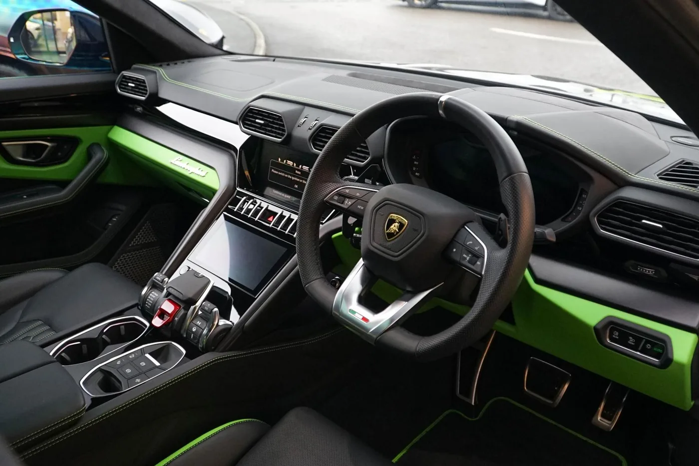 2024 Lamborghini Urus S angeboten von einer Vertragshändlergruppe in Manchester, Vereinigtes Königreich, Foto 14 von 20
