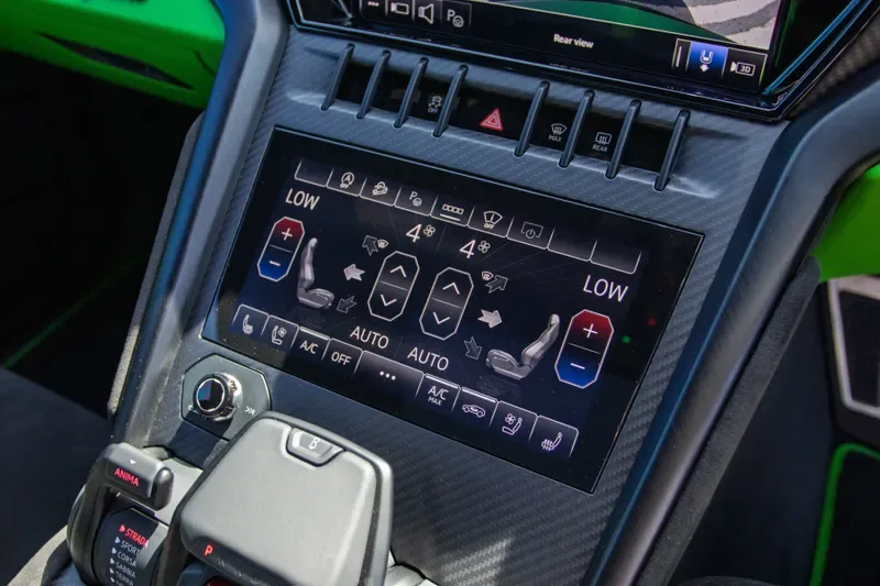 2024 Lamborghini Urus, 14/15