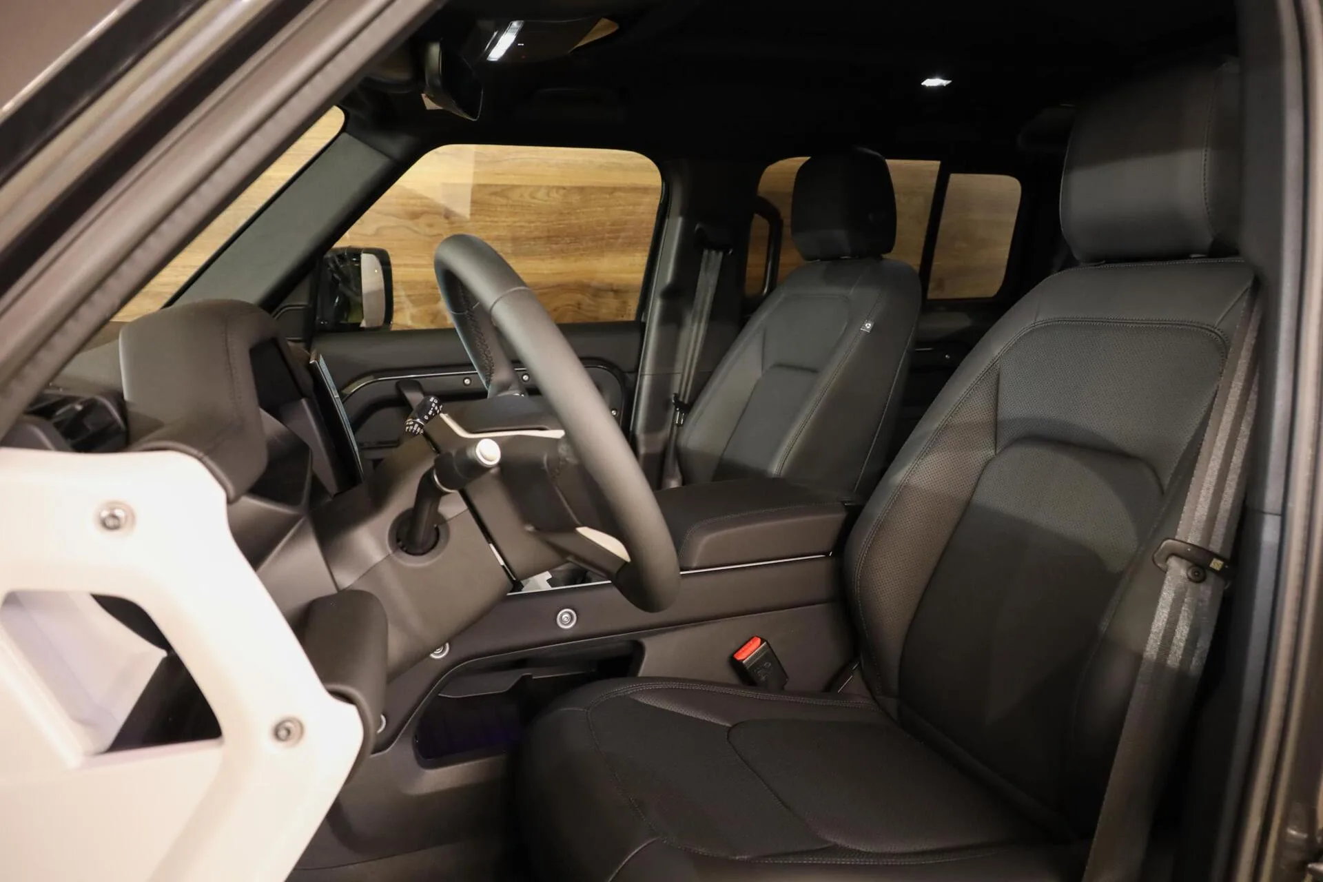 2024 Land Rover Defender 110 P300e X-Dynamic SE, 6/30