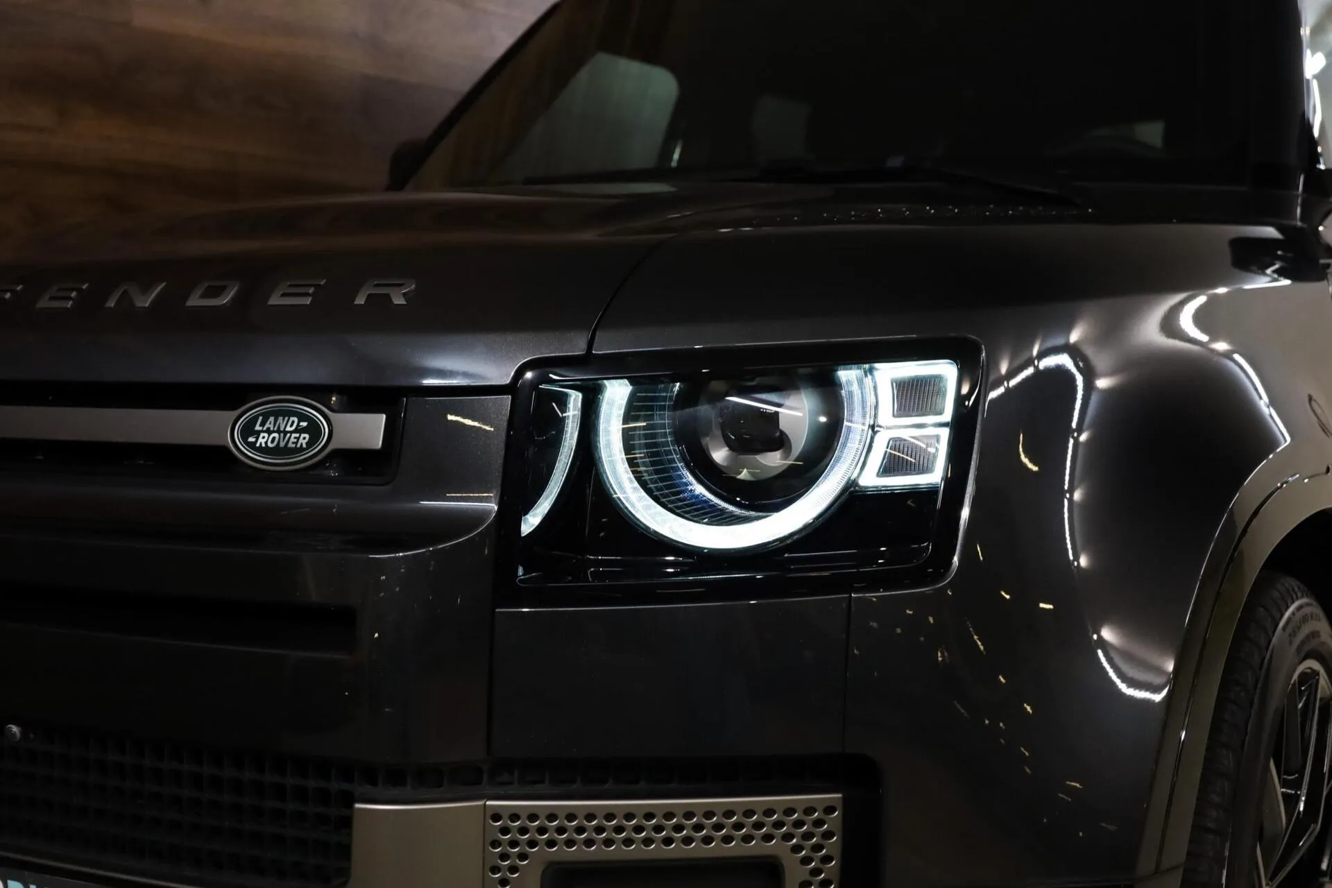 2024 Land Rover Defender 110 P300e X-Dynamic SE, 23/30