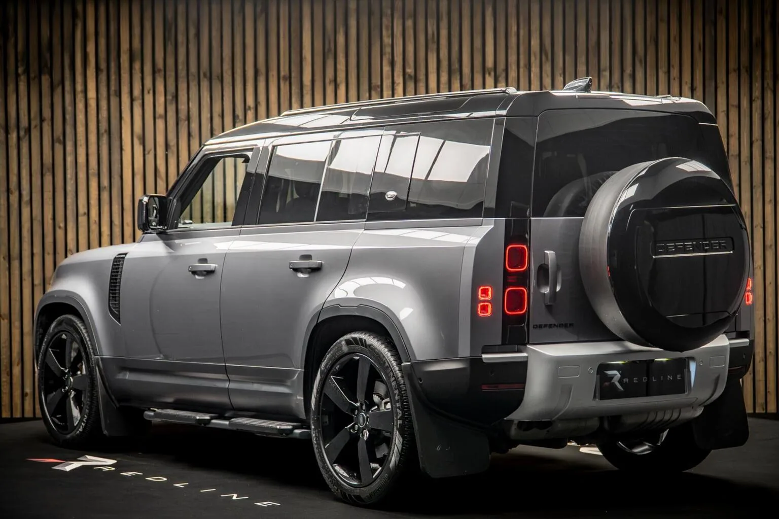 2024 Land Rover Defender 110 D300 HSE, 3/30