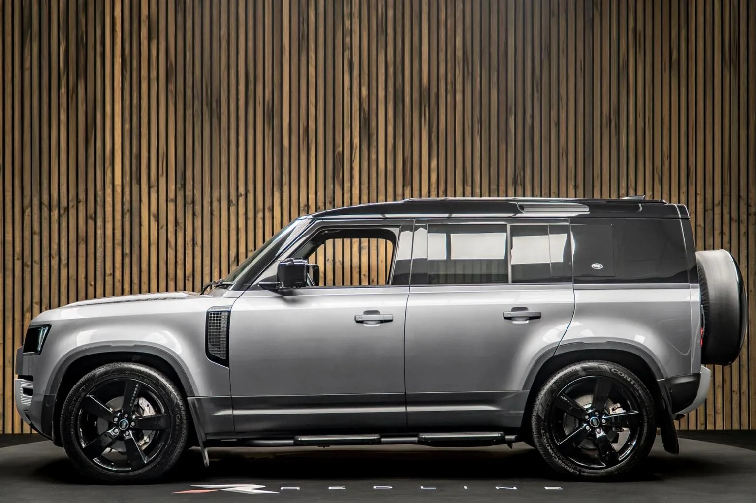 2024 Land Rover Defender 110 D300 HSE, 7/30