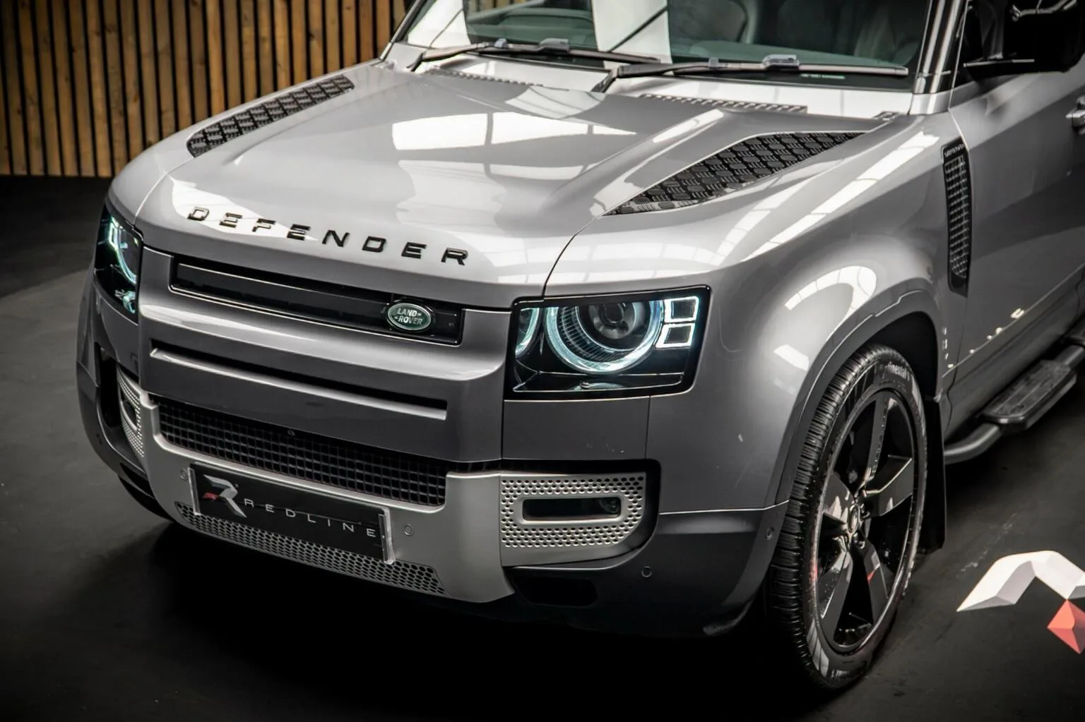 2024 Land Rover Defender 110 D300 HSE, 14/30