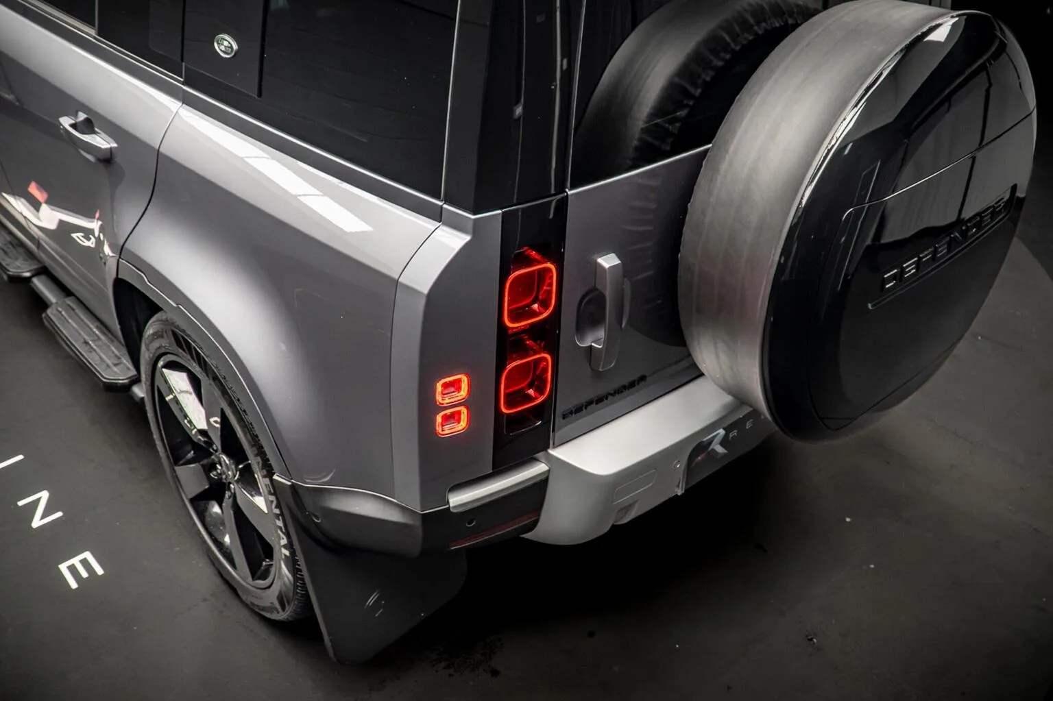 2024 Land Rover Defender 110 D300 HSE, 18/30