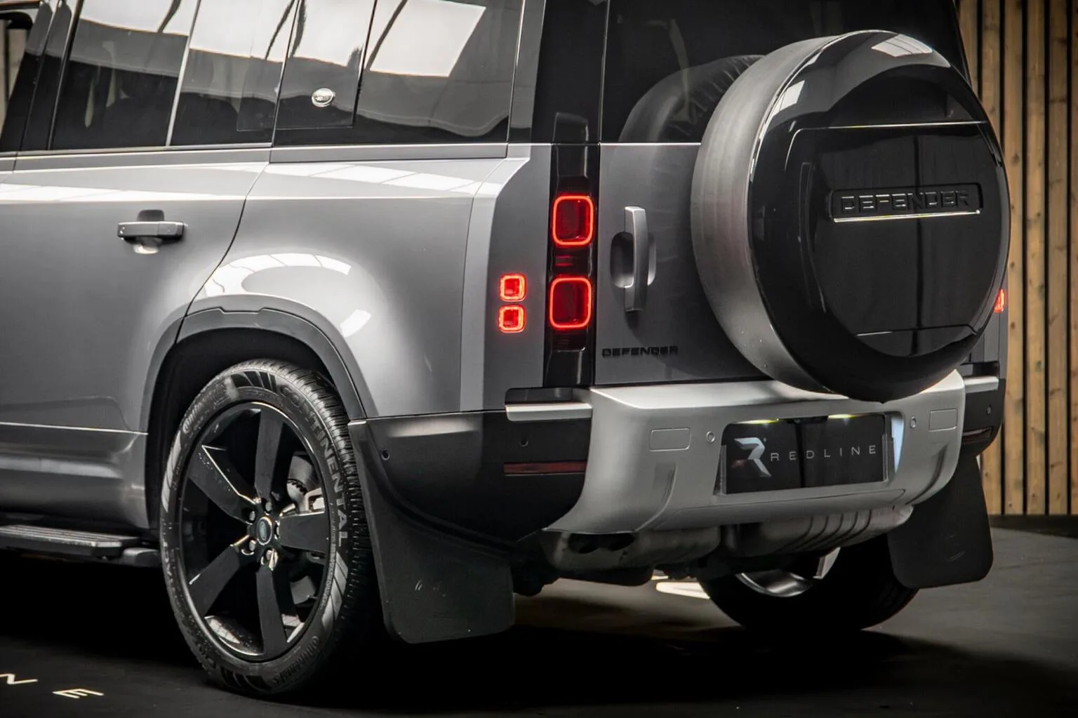 2024 Land Rover Defender 110 D300 HSE, 19/30