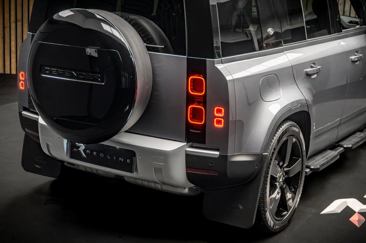 2024 Land Rover Defender 110 D300 HSE, 21/30