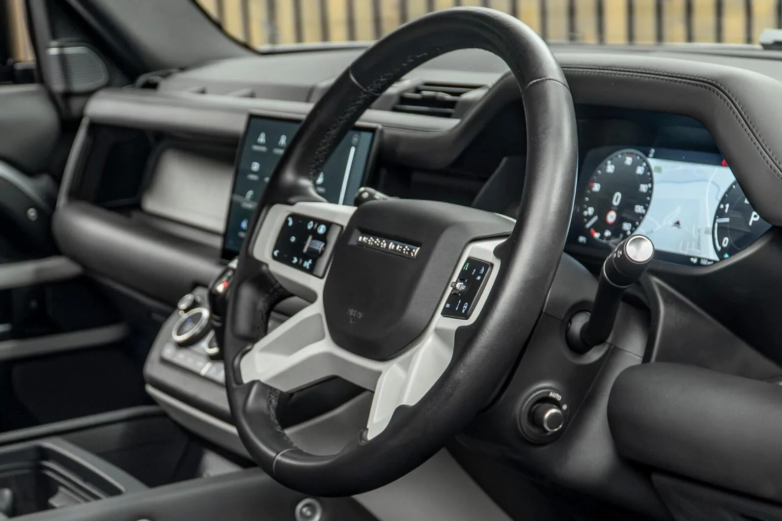 2024 Land Rover Defender 110 D300 HSE, 27/30