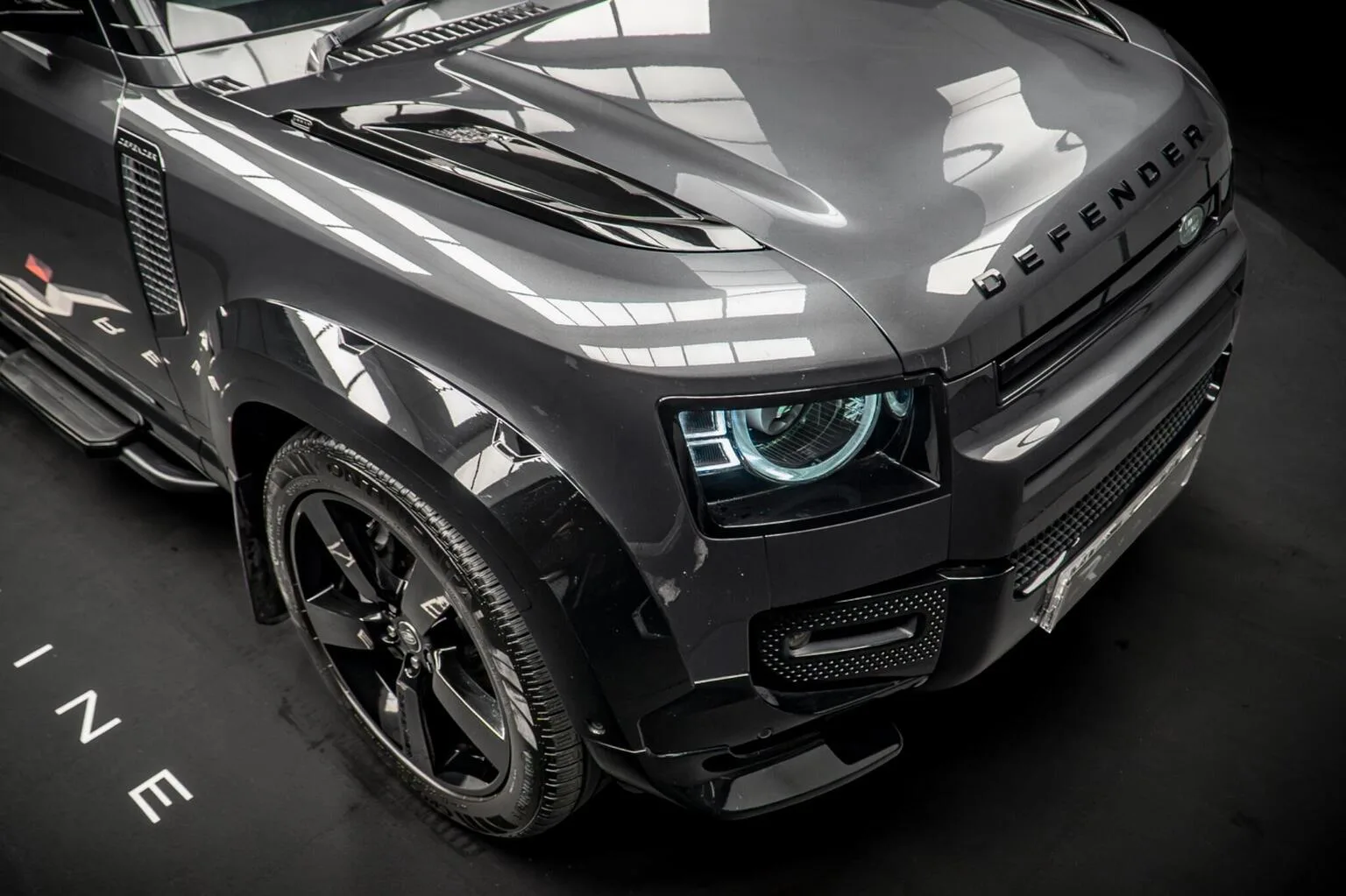 2024 Land Rover Defender 110 Hard Top D350 X-Dynamic HSE, 10/30