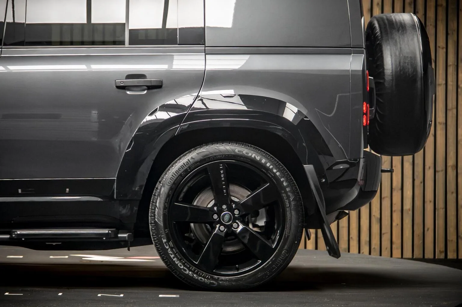 2024 Land Rover Defender 110 Hard Top D350 X-Dynamic HSE, 17/30