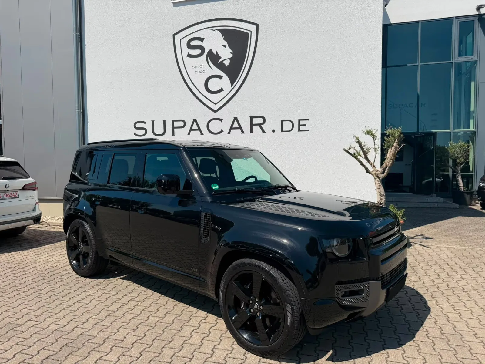 2024 Land Rover Defender 110 V8, 2/27