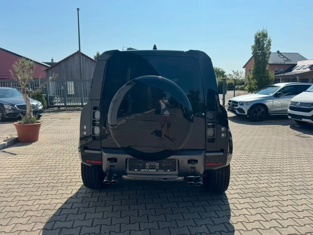2024 Land Rover Defender 110 V8, 10/27