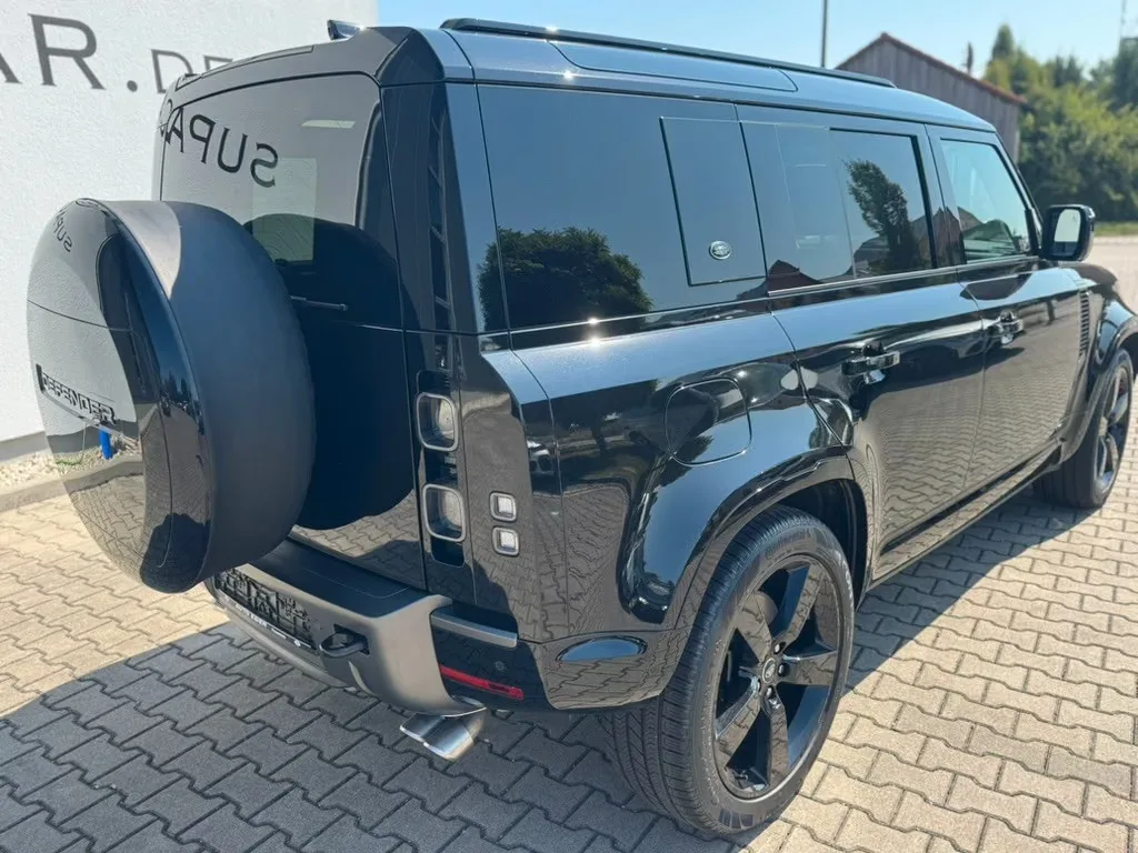 2024 Land Rover Defender 110 V8, 11/27