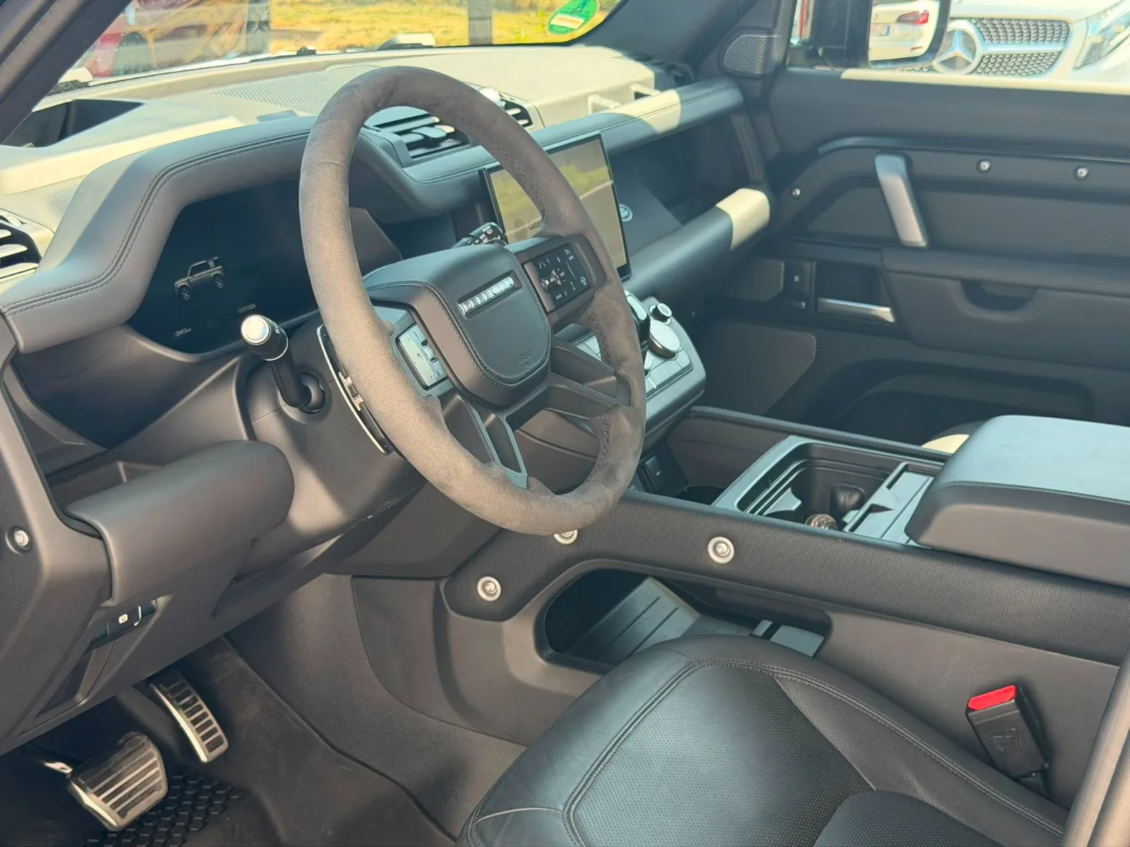 2024 Land Rover Defender 110 V8, 13/27