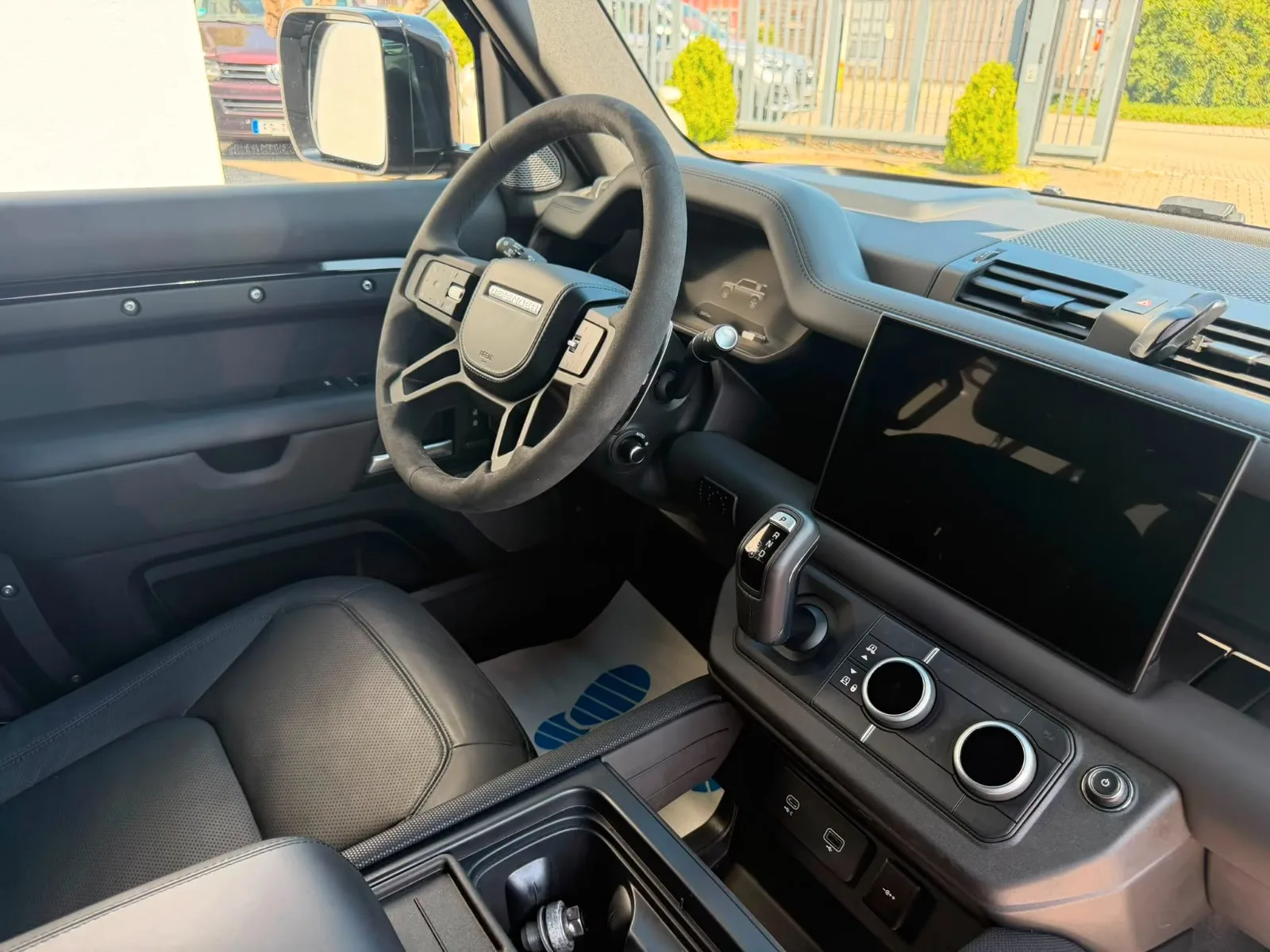 2024 Land Rover Defender 110 V8, 15/27