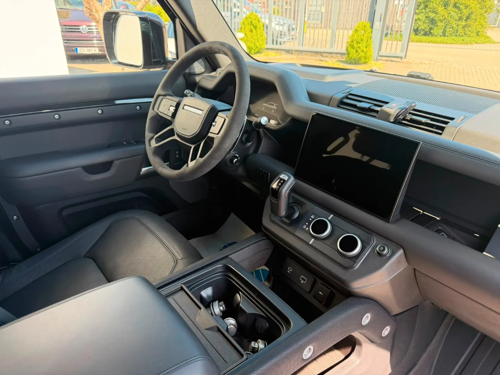 2024 Land Rover Defender 110 V8, 16/27