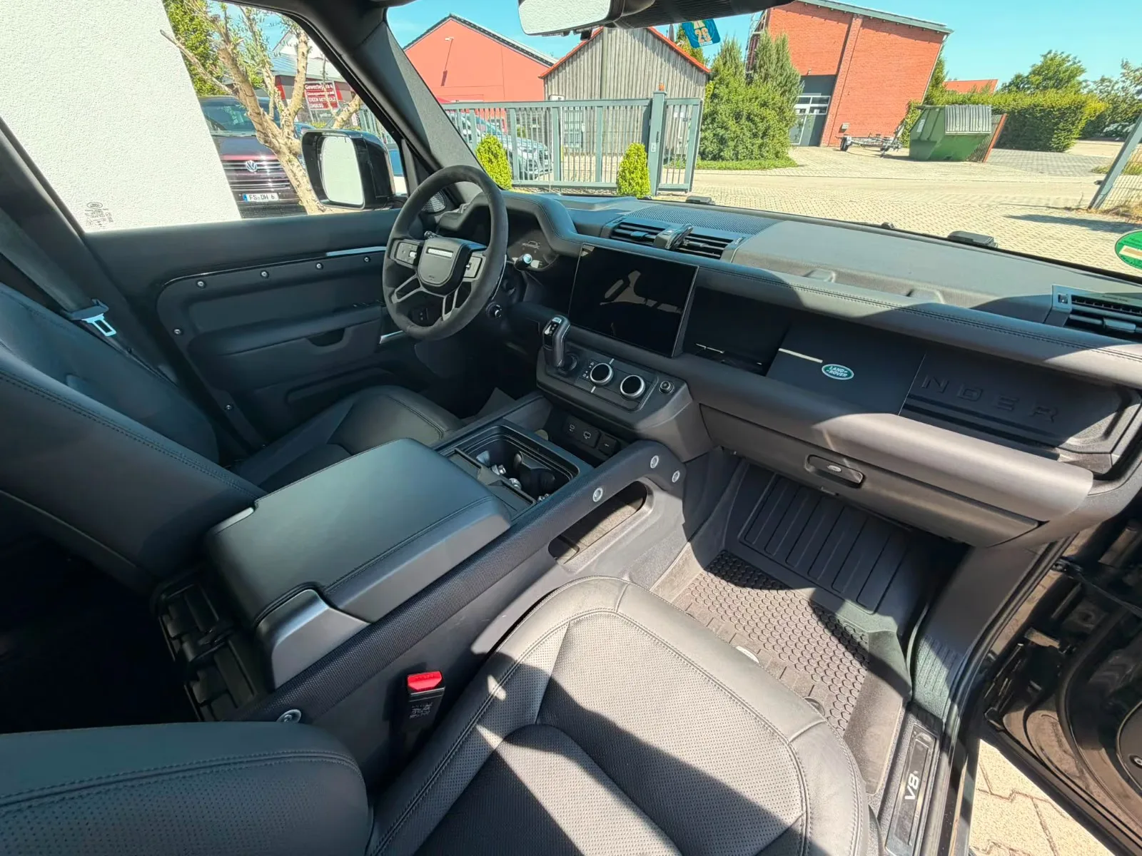 2024 Land Rover Defender 110 V8, 17/27