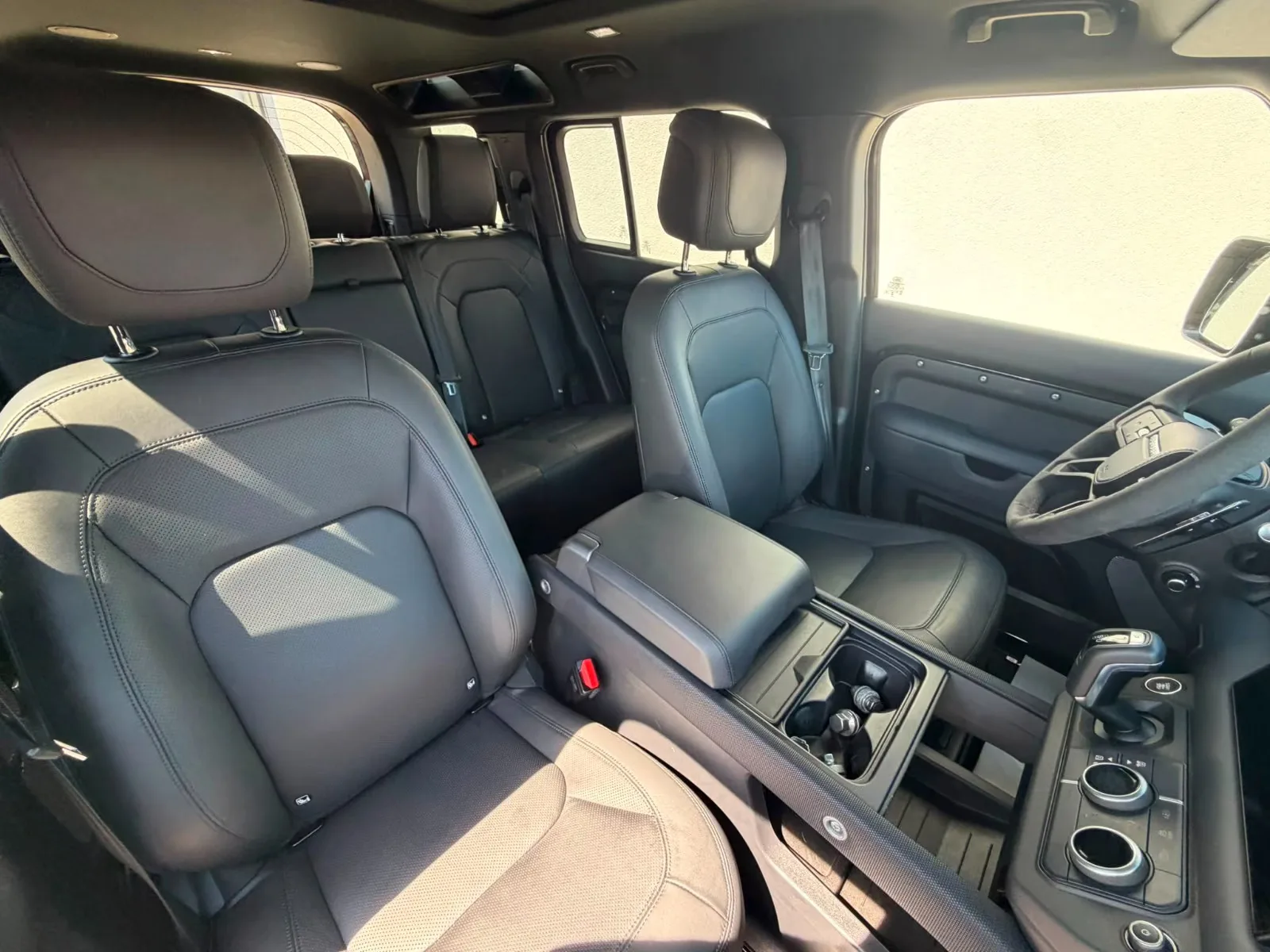 2024 Land Rover Defender 110 V8, 19/27