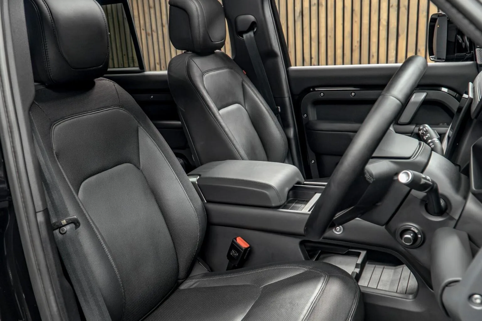 2024 Land Rover Defender 130 D300 X-Dynamic HSE, 2/30