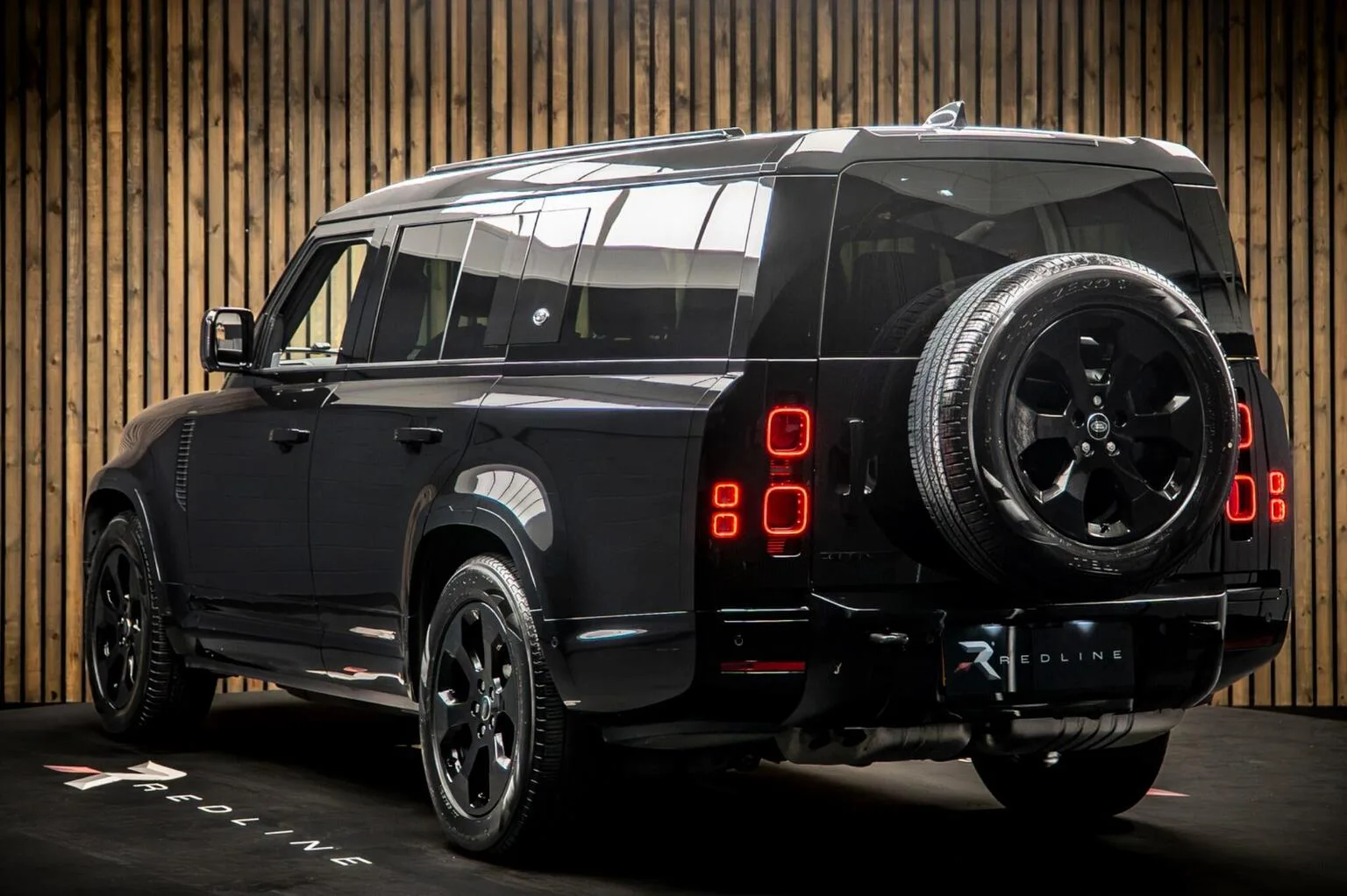 2024 Land Rover Defender 130 D300 X-Dynamic HSE, 3/30