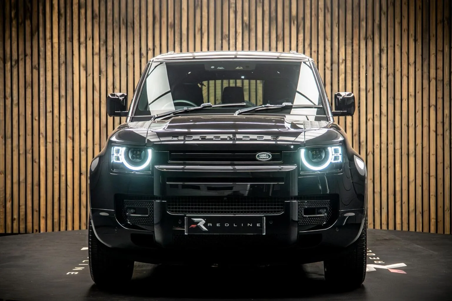 2024 Land Rover Defender 130 D300 X-Dynamic HSE, 5/30