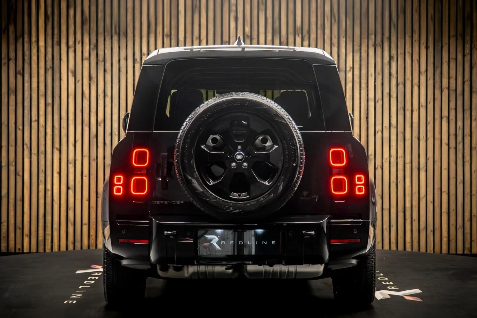 2024 Land Rover Defender 130 D300 X-Dynamic HSE, 6/30