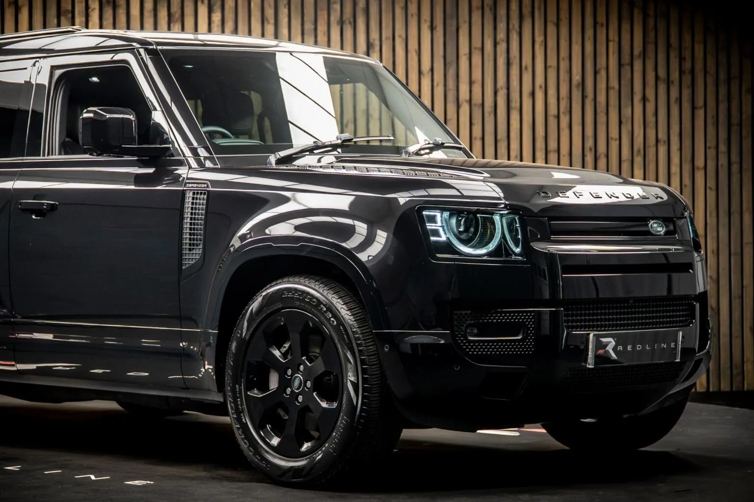 2024 Land Rover Defender 130 D300 X-Dynamic HSE, 9/30