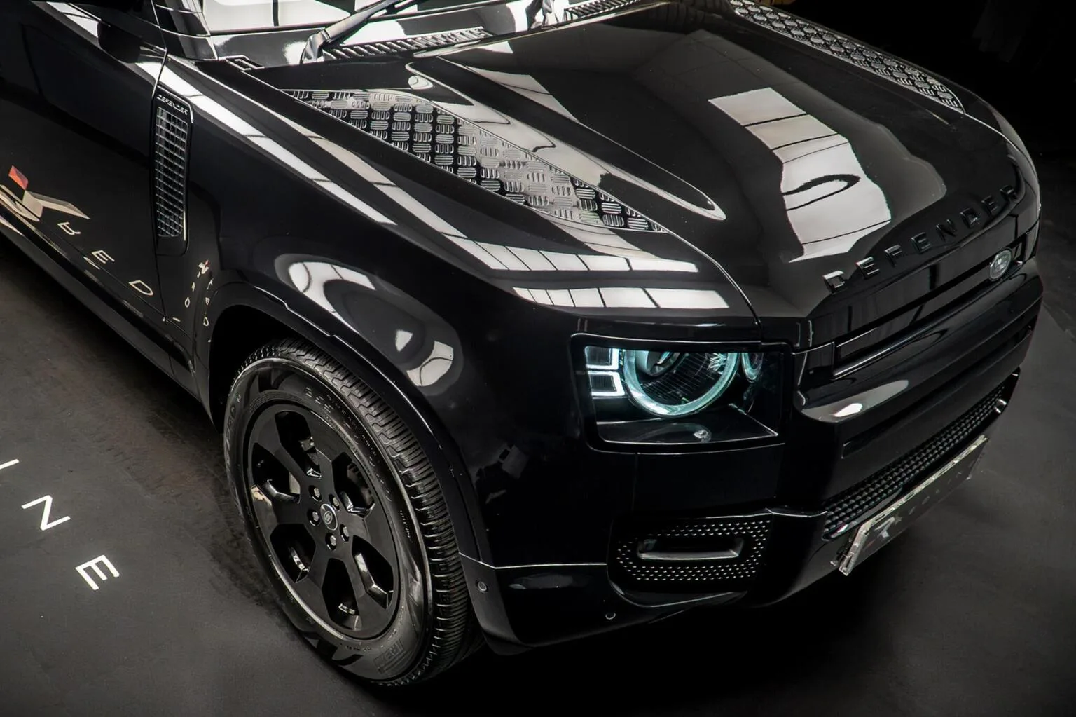 2024 Land Rover Defender 130 D300 X-Dynamic HSE, 10/30
