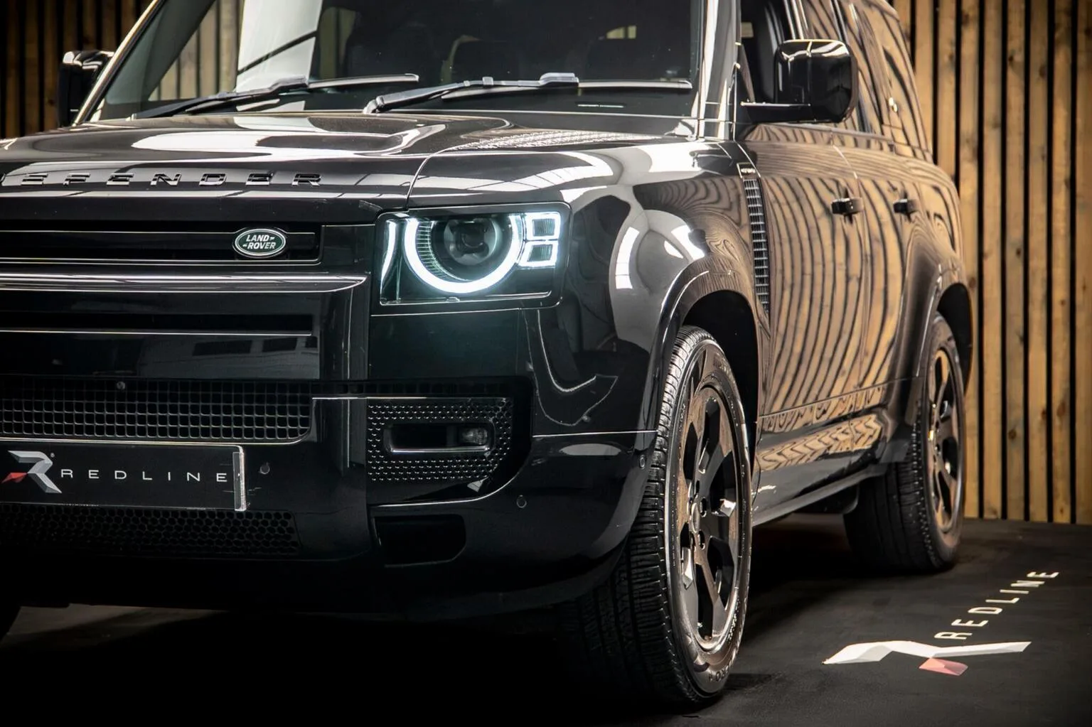 2024 Land Rover Defender 130 D300 X-Dynamic HSE, 11/30