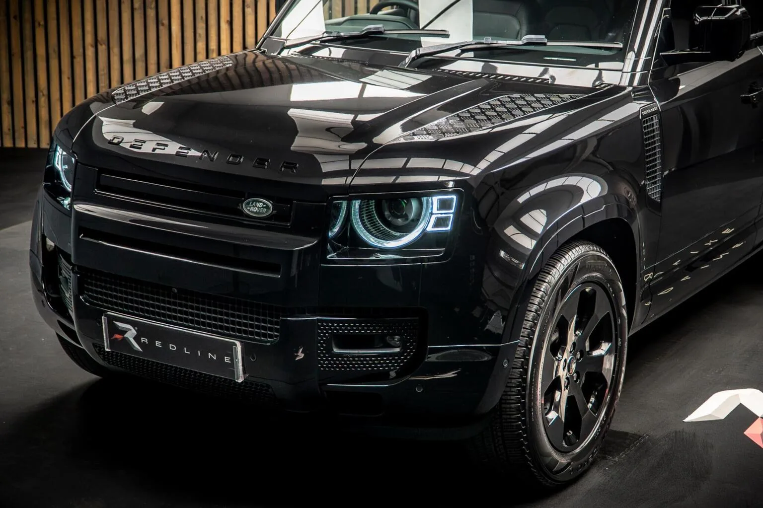 2024 Land Rover Defender 130 D300 X-Dynamic HSE, 13/30