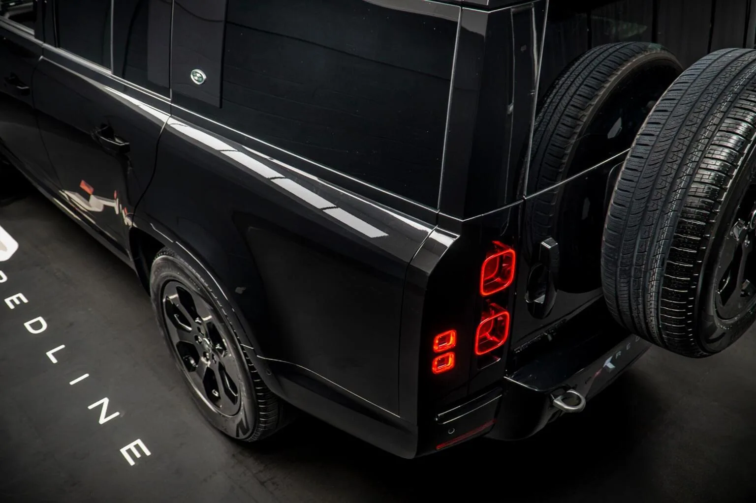 2024 Land Rover Defender 130 D300 X-Dynamic HSE, 15/30