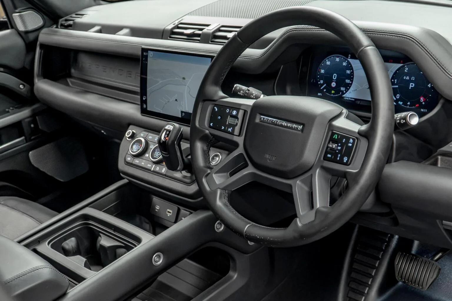 2024 Land Rover Defender 130 D300 X-Dynamic HSE, 20/30