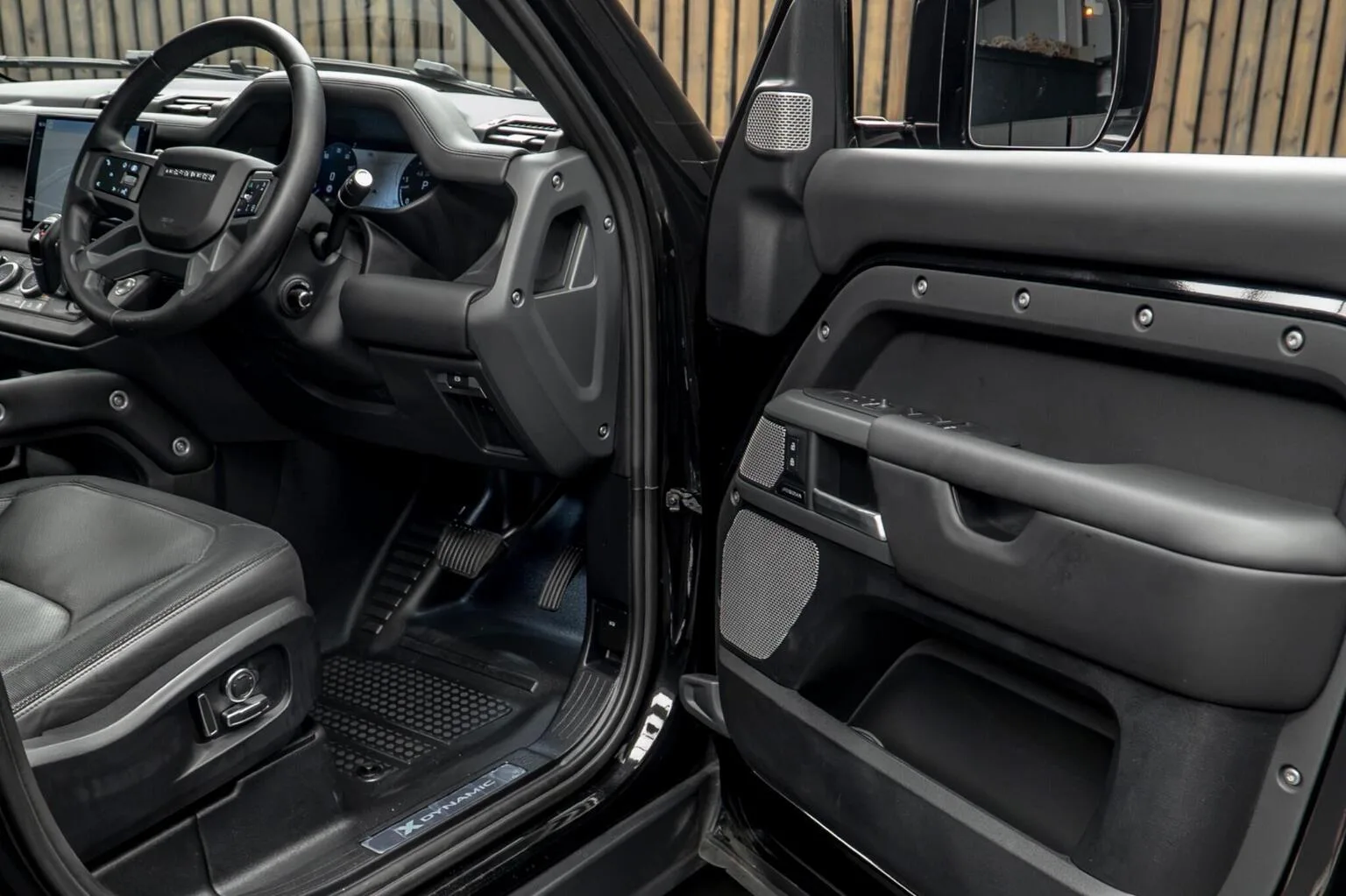 2024 Land Rover Defender 130 D300 X-Dynamic HSE, 27/30