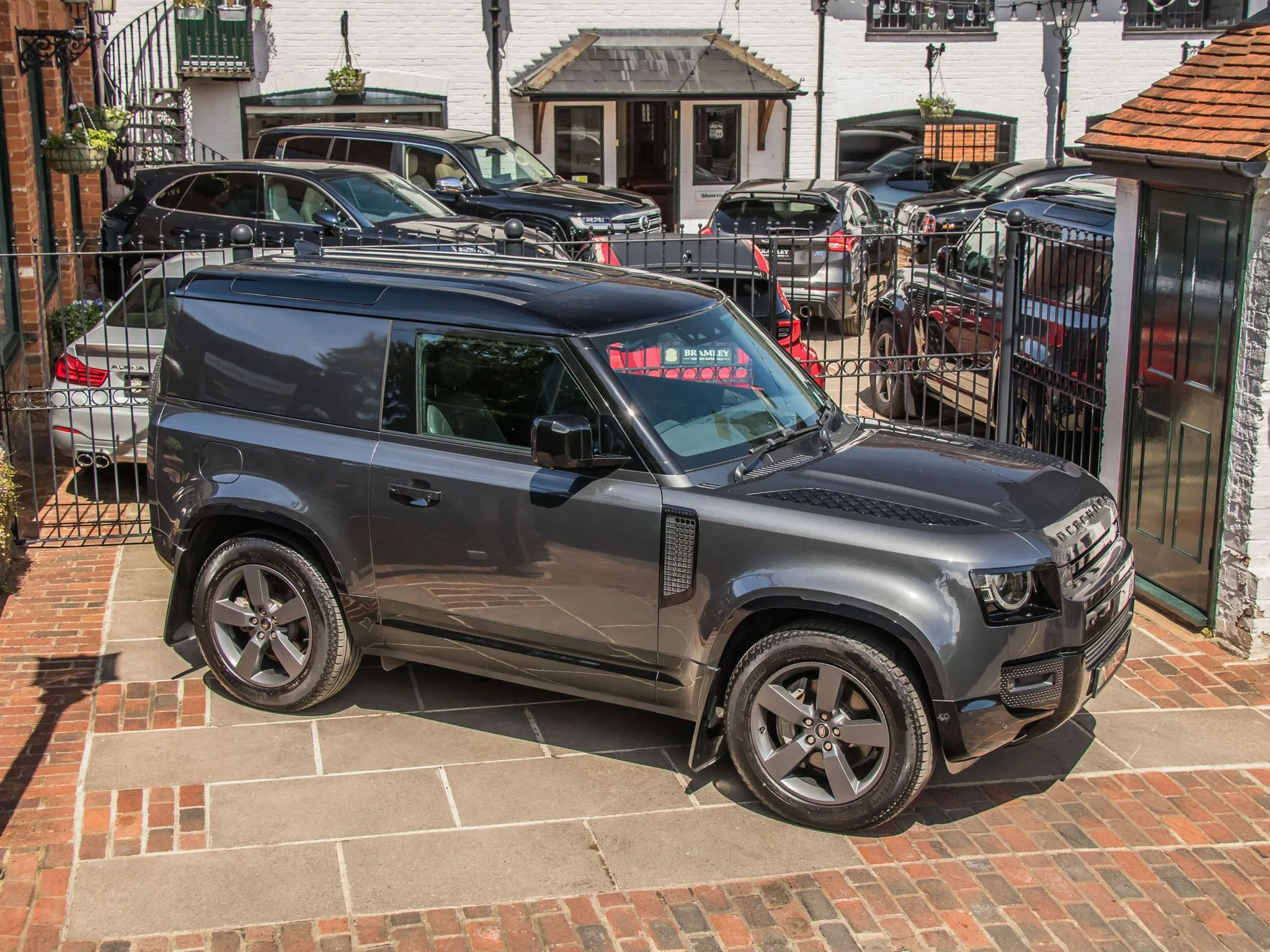 2024 Land Rover Defender 90 Hard Top D350 X-Dynamic HSE, 10/22