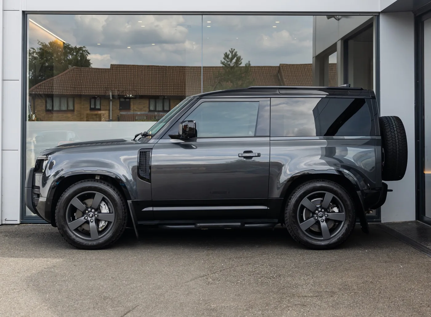 2024 Land Rover Defender 90 D350, X-Dynamic HSE angeboten von einem Fachhändler in Banstead, Vereinigtes Königreich, Foto 2 von 15