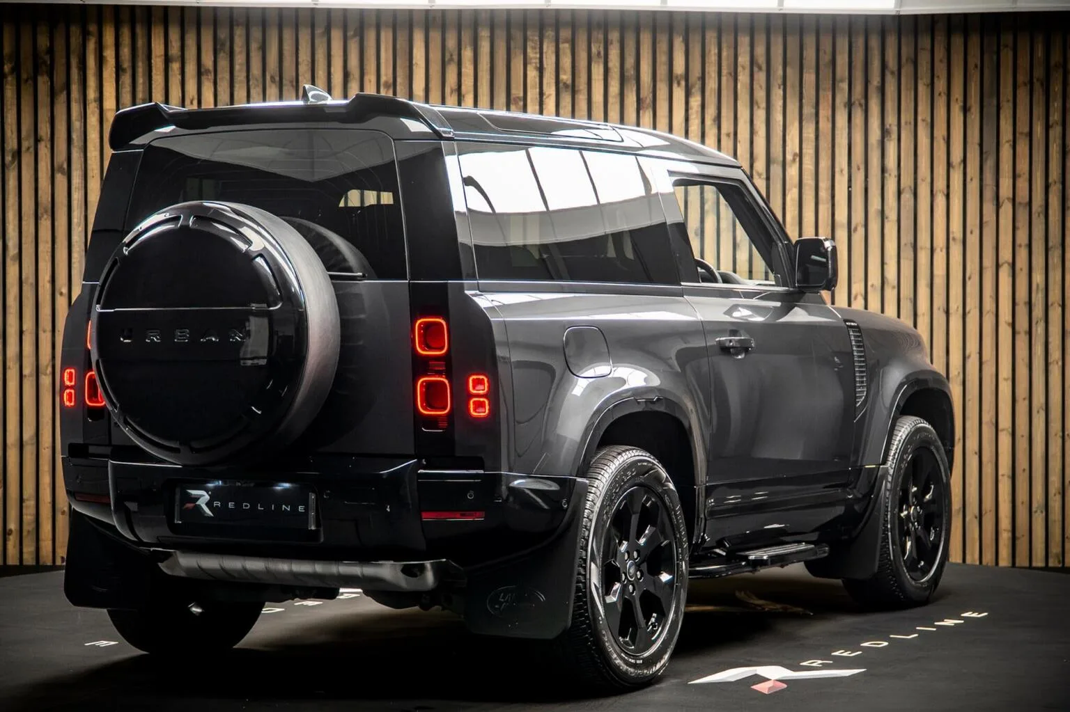 2024 Land Rover Defender 90 P300 SE, 4/30