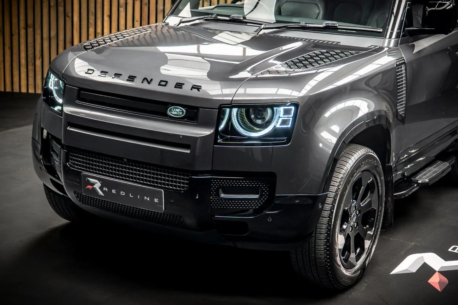 2024 Land Rover Defender 90 P300 SE, 14/30