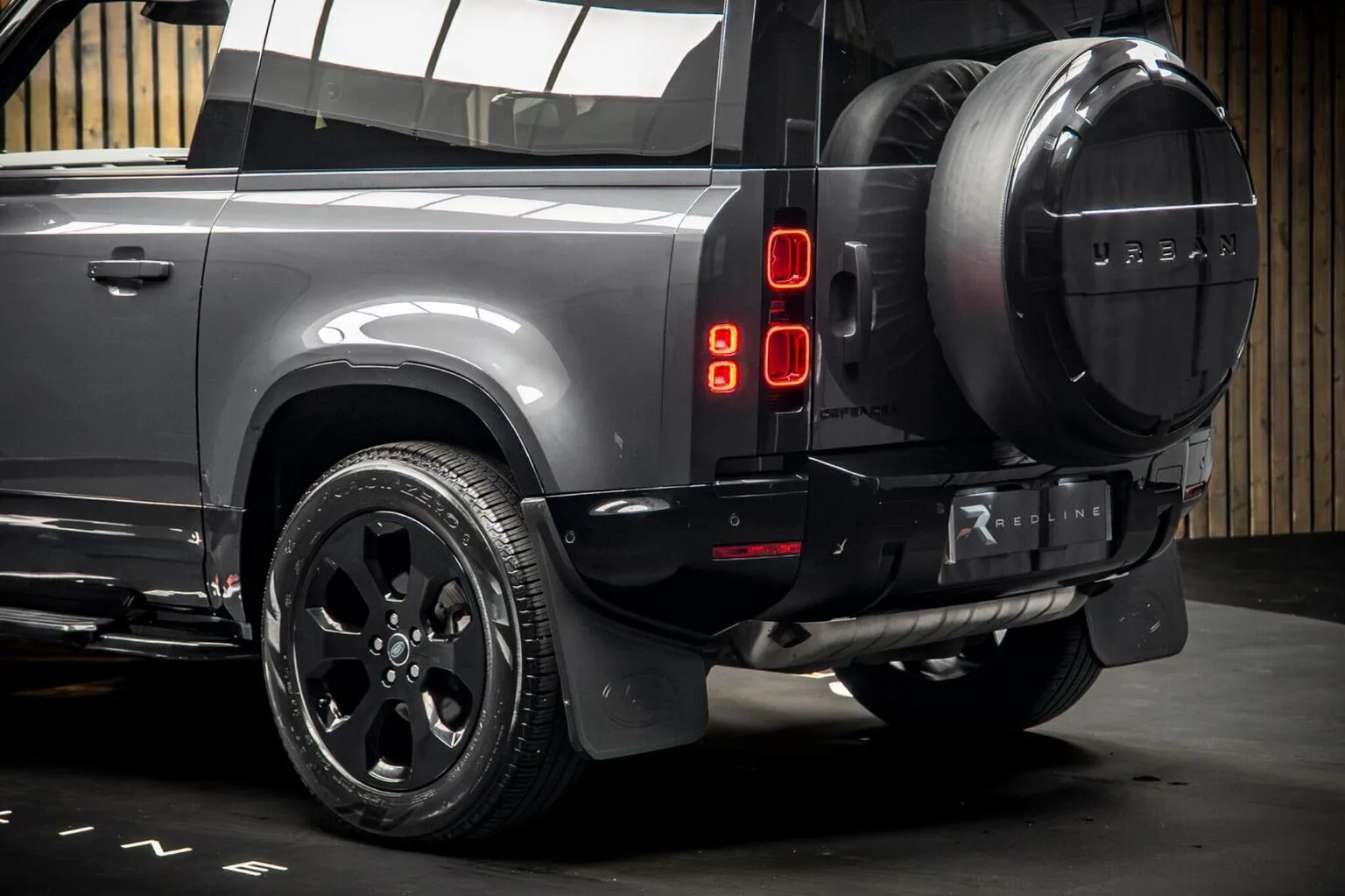2024 Land Rover Defender 90 P300 SE, 16/30