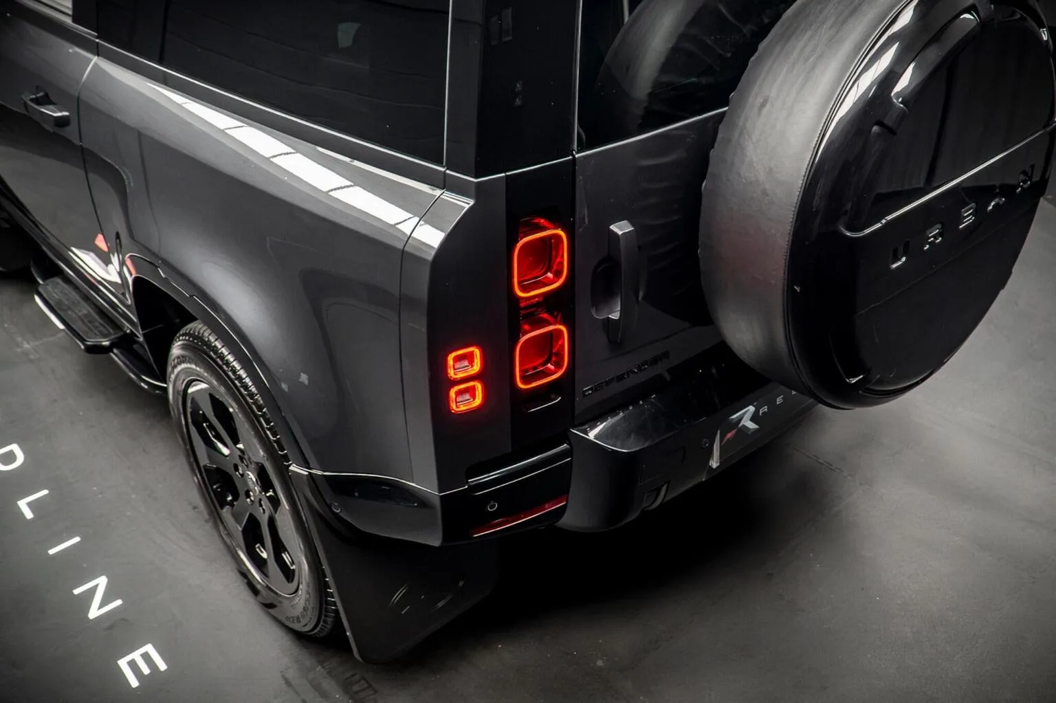 2024 Land Rover Defender 90 P300 SE, 18/30
