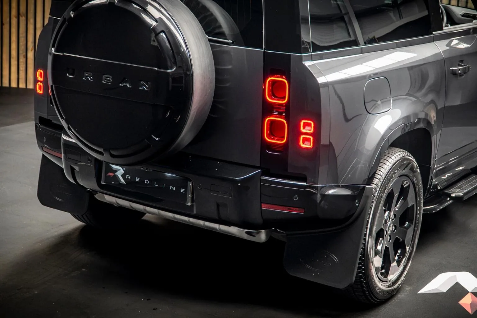 2024 Land Rover Defender 90 P300 SE, 20/30