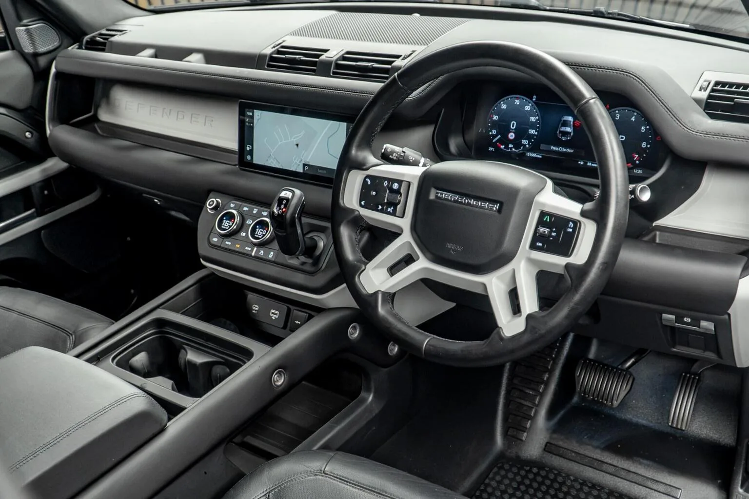 2024 Land Rover Defender 90 P300 SE, 21/30