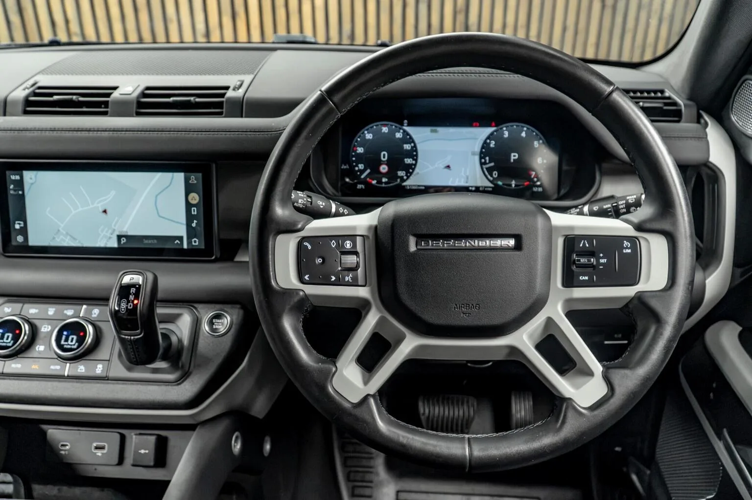 2024 Land Rover Defender 90 P300 SE, 24/30