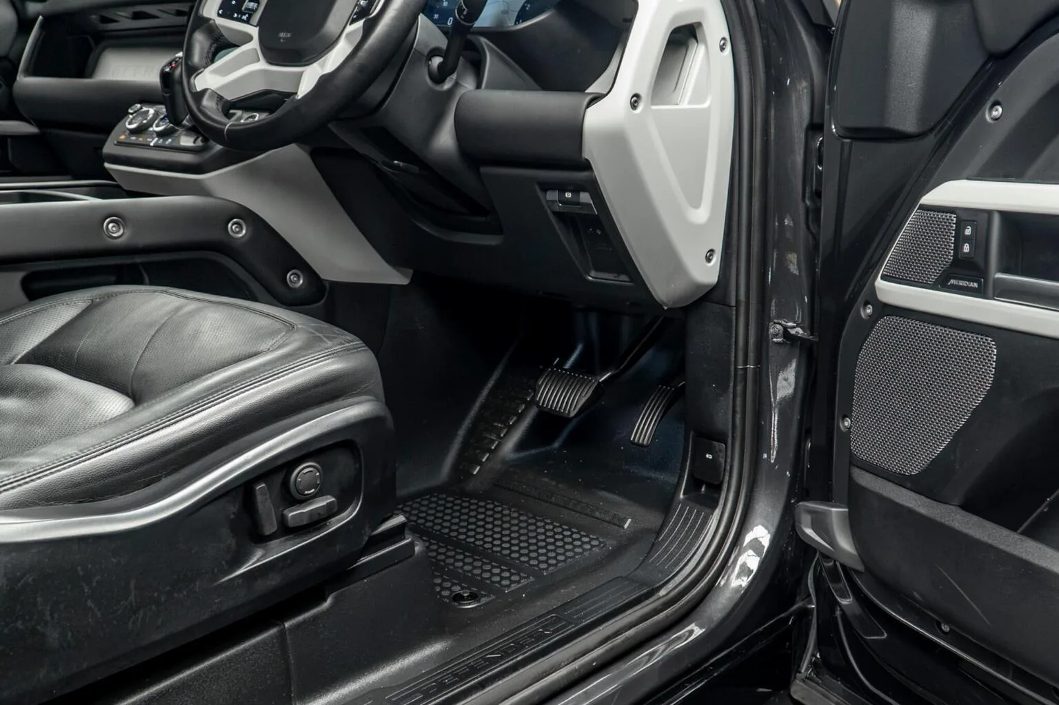 2024 Land Rover Defender 90 P300 SE, 27/30