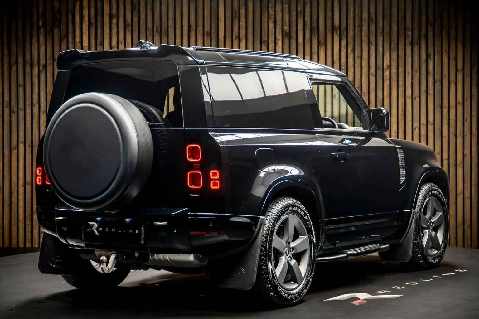 2024 Land Rover Defender 90 Hard Top D250 X-Dynamic HSE, 4/30